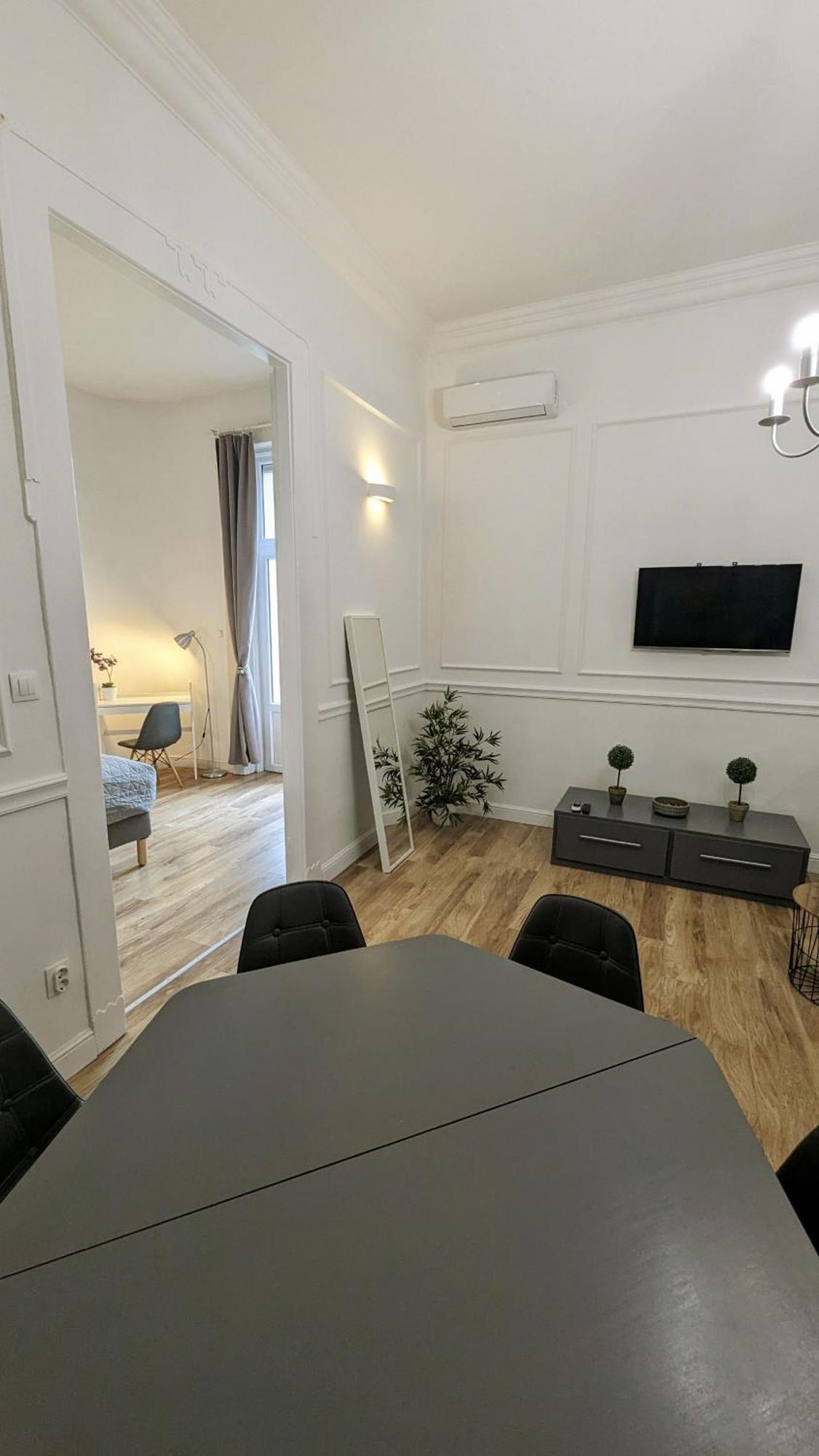 3 Room Apartment In The Beautiful Street 부다페스트 외부 사진