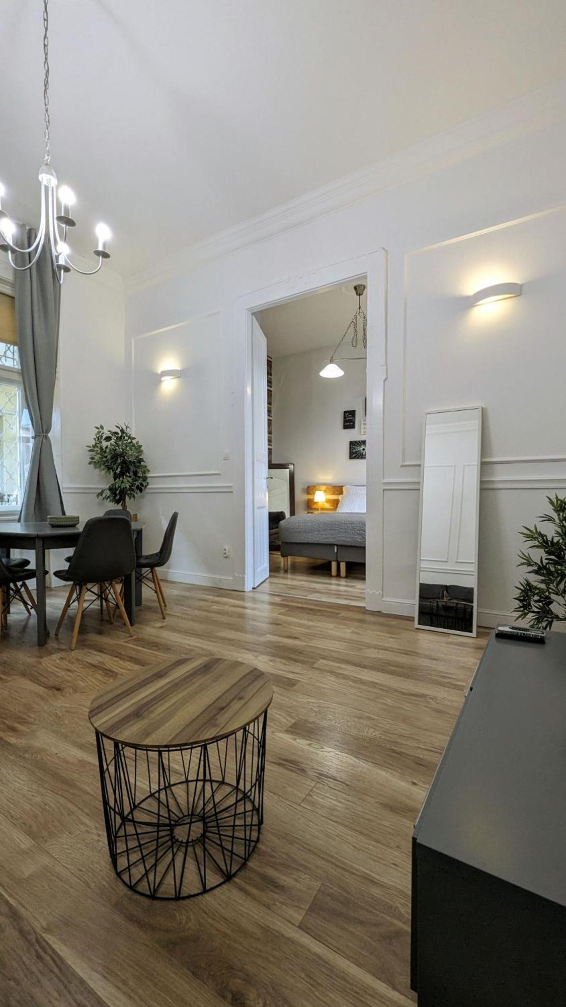 3 Room Apartment In The Beautiful Street 부다페스트 외부 사진