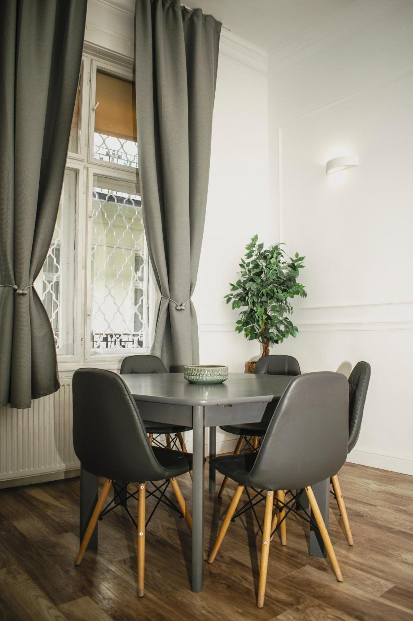 3 Room Apartment In The Beautiful Street 부다페스트 외부 사진