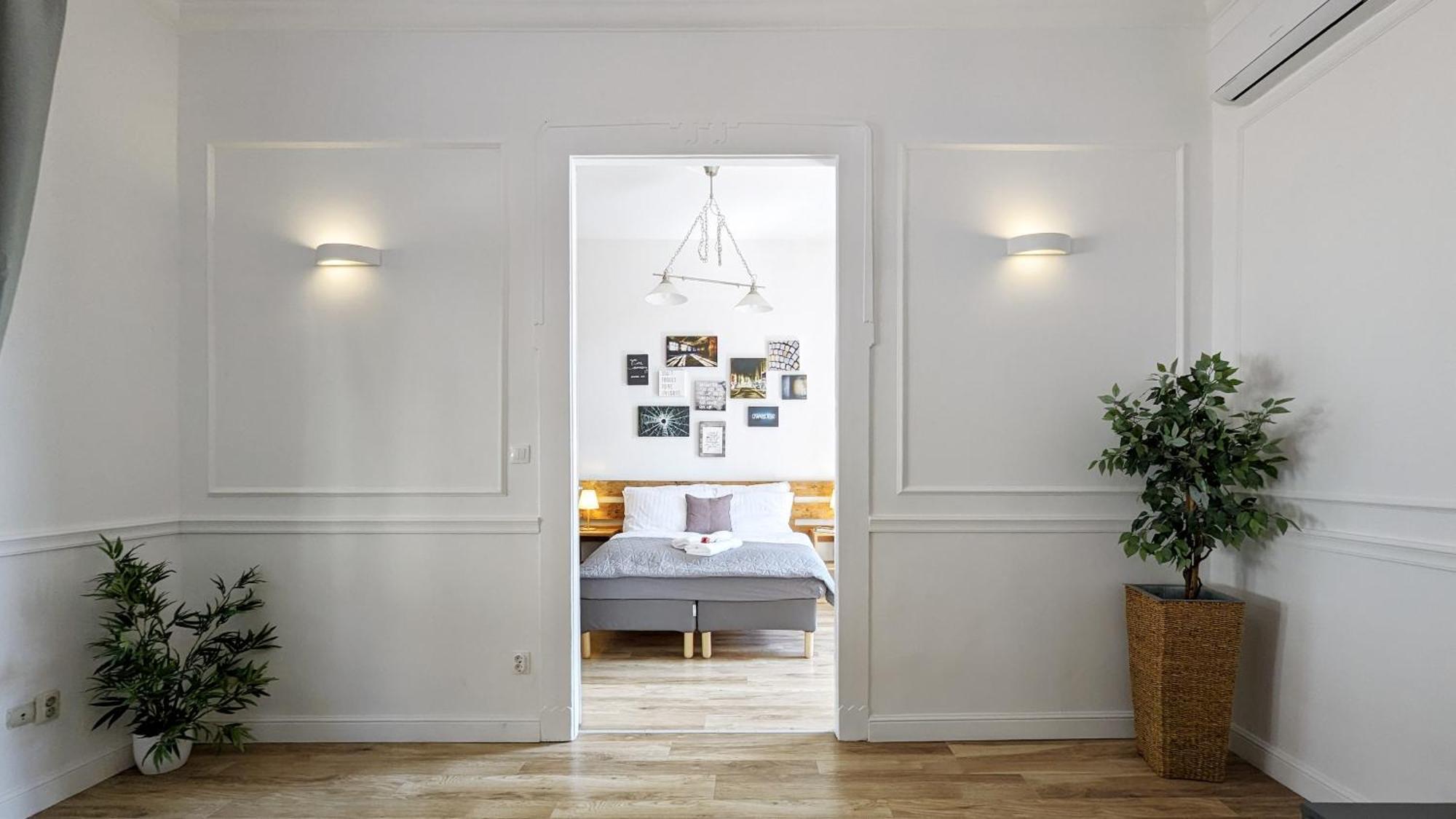 3 Room Apartment In The Beautiful Street 부다페스트 외부 사진