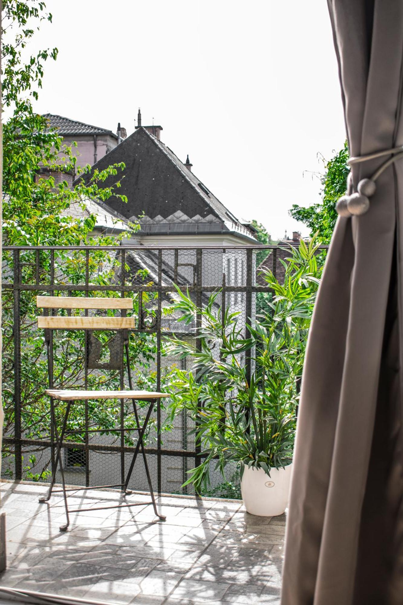 3 Room Apartment In The Beautiful Street 부다페스트 외부 사진