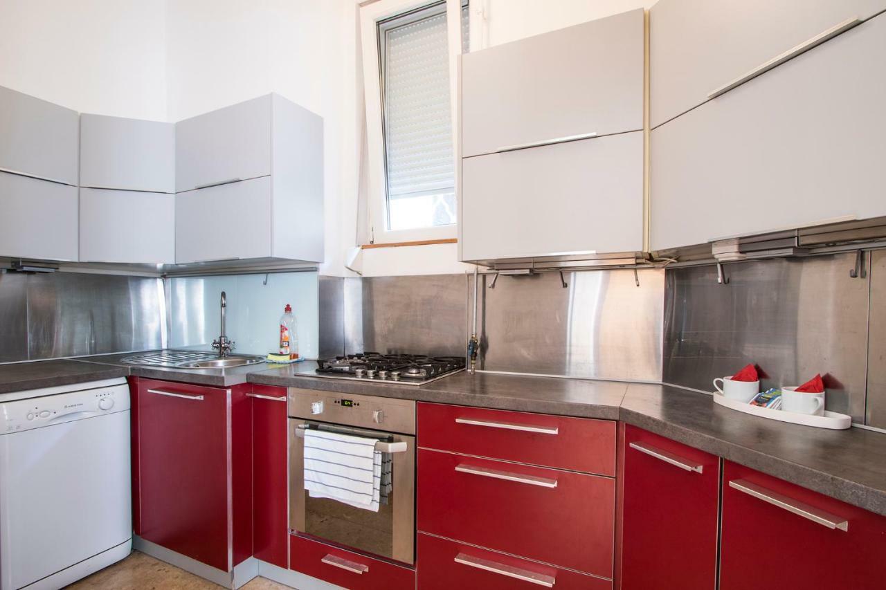 3 Room Apartment In The Beautiful Street 부다페스트 외부 사진