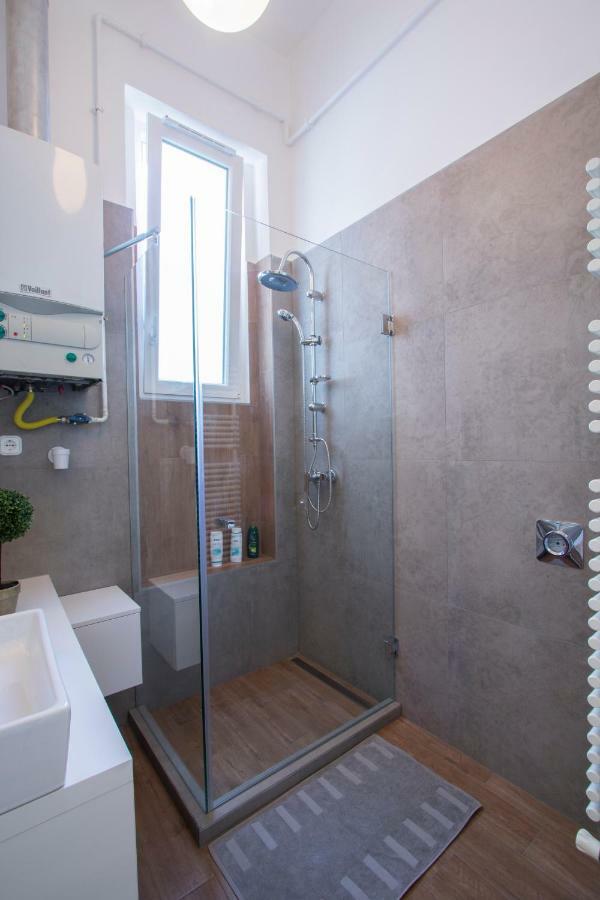 3 Room Apartment In The Beautiful Street 부다페스트 외부 사진