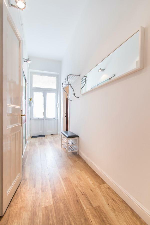 3 Room Apartment In The Beautiful Street 부다페스트 외부 사진